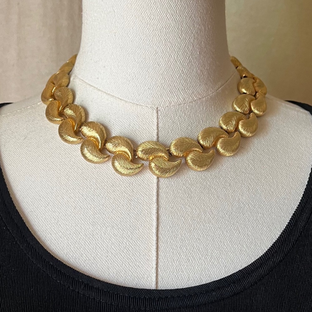 Vintage Gold Tone Textured Link Collar Necklace Statement Choker 17"